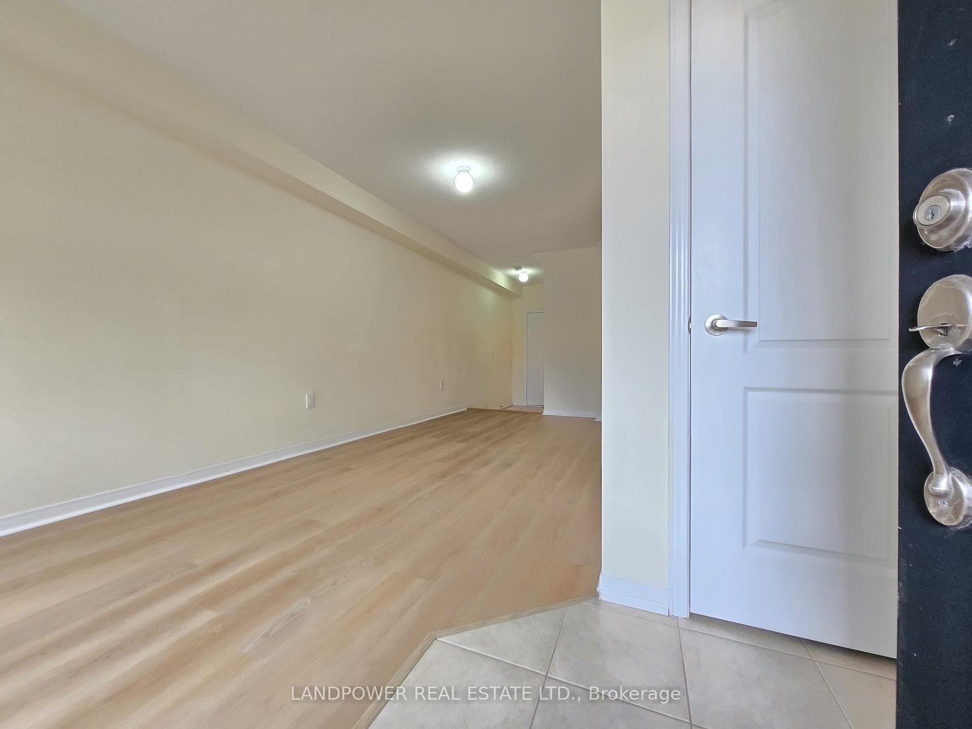 5289 Major Mackenzie Drive photo 3