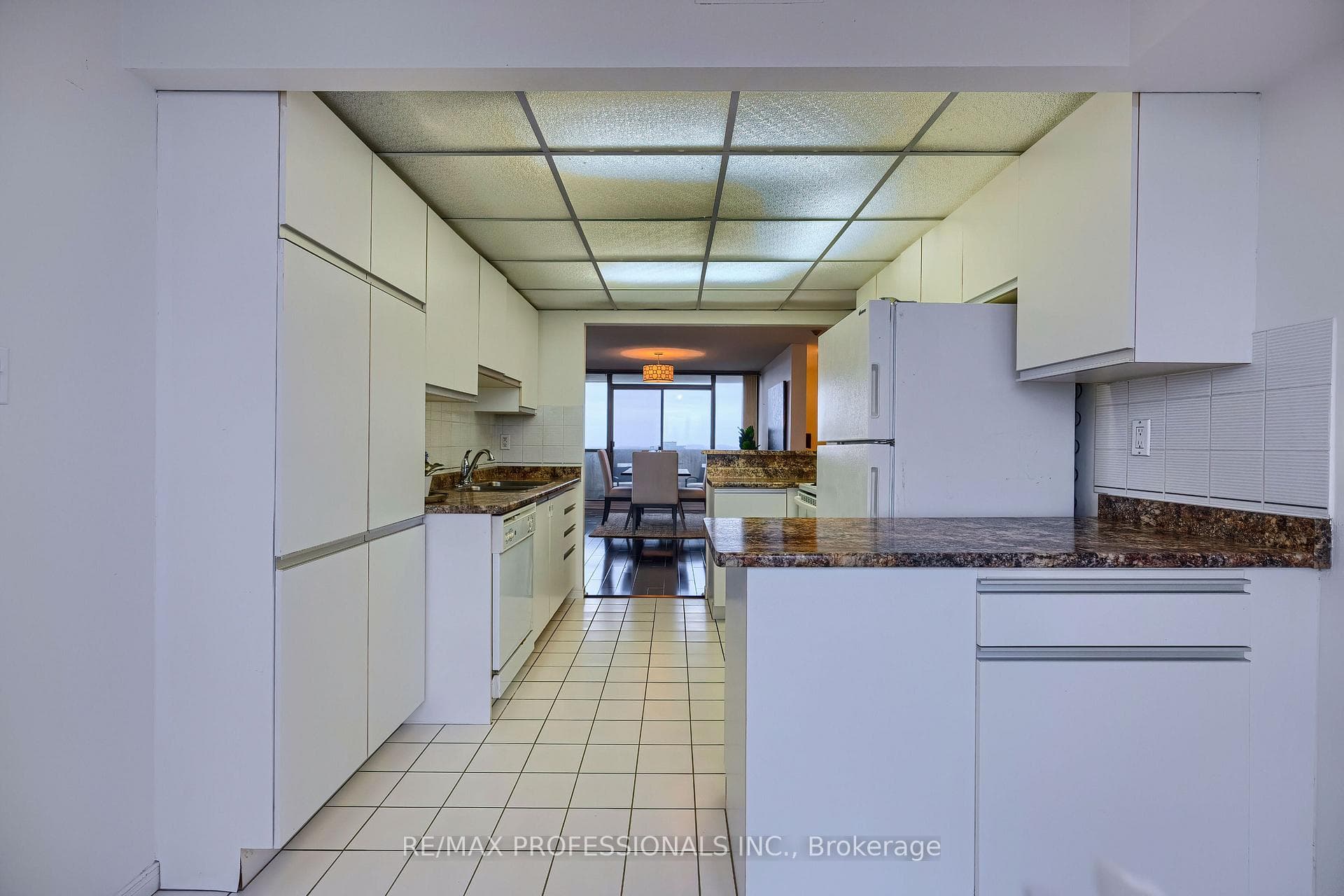 Lots of cupboard and counter space
