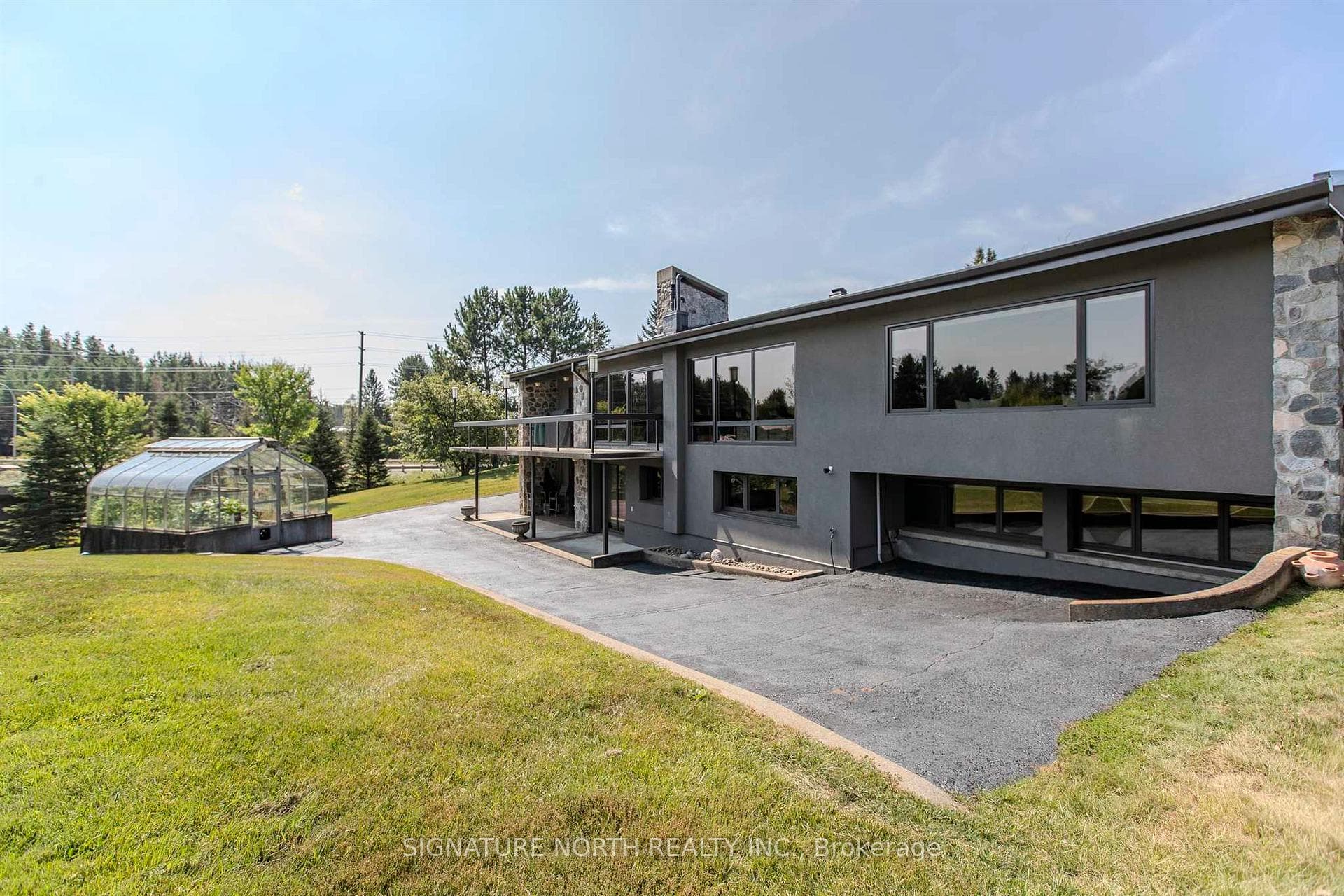 1577 Arthur Street W photo 41