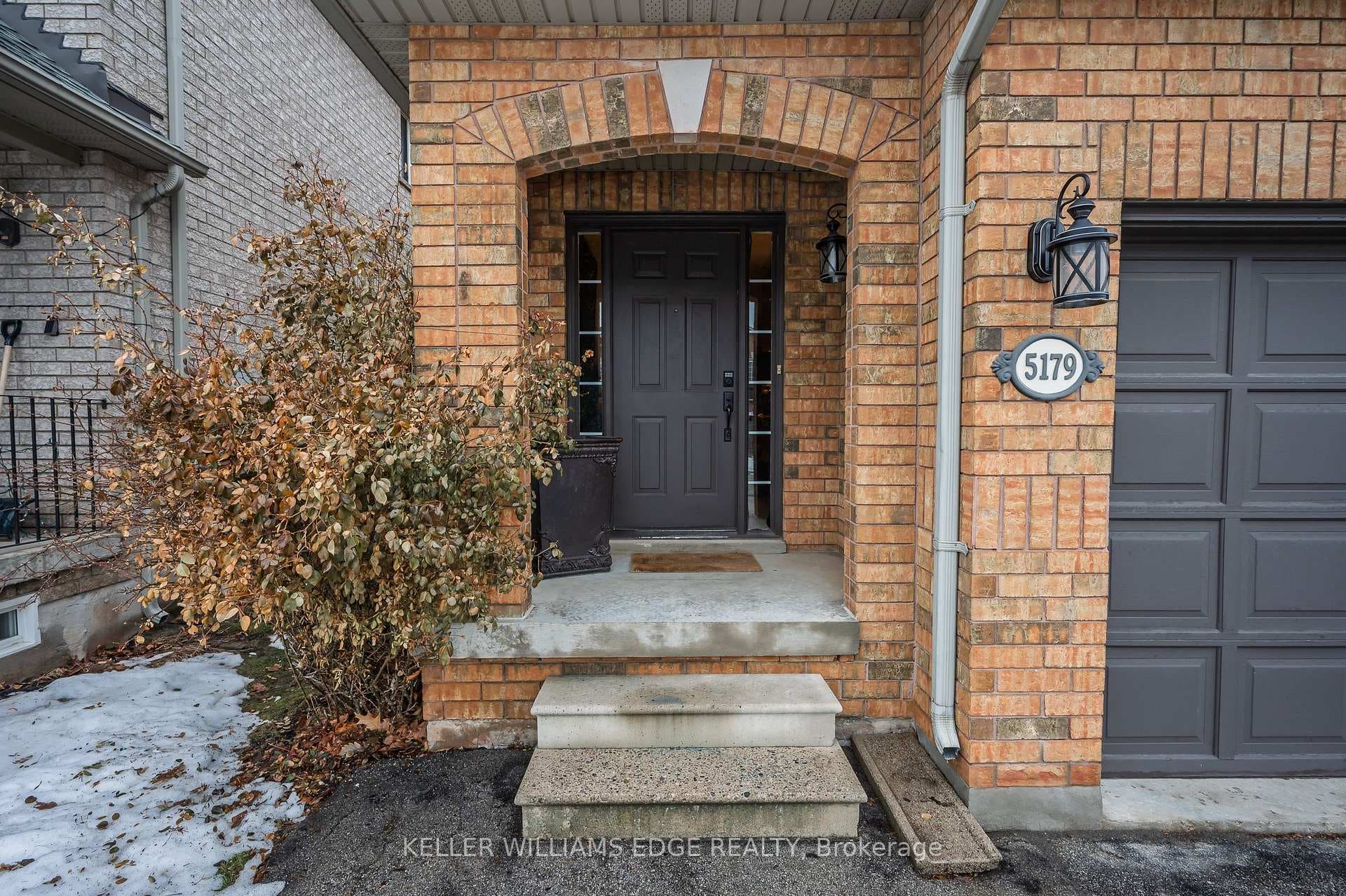 5179 Des Jardines Drive photo 2