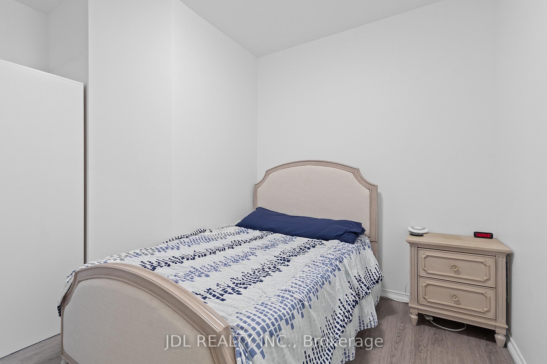 555 Yonge Street Unit 510 photo 22