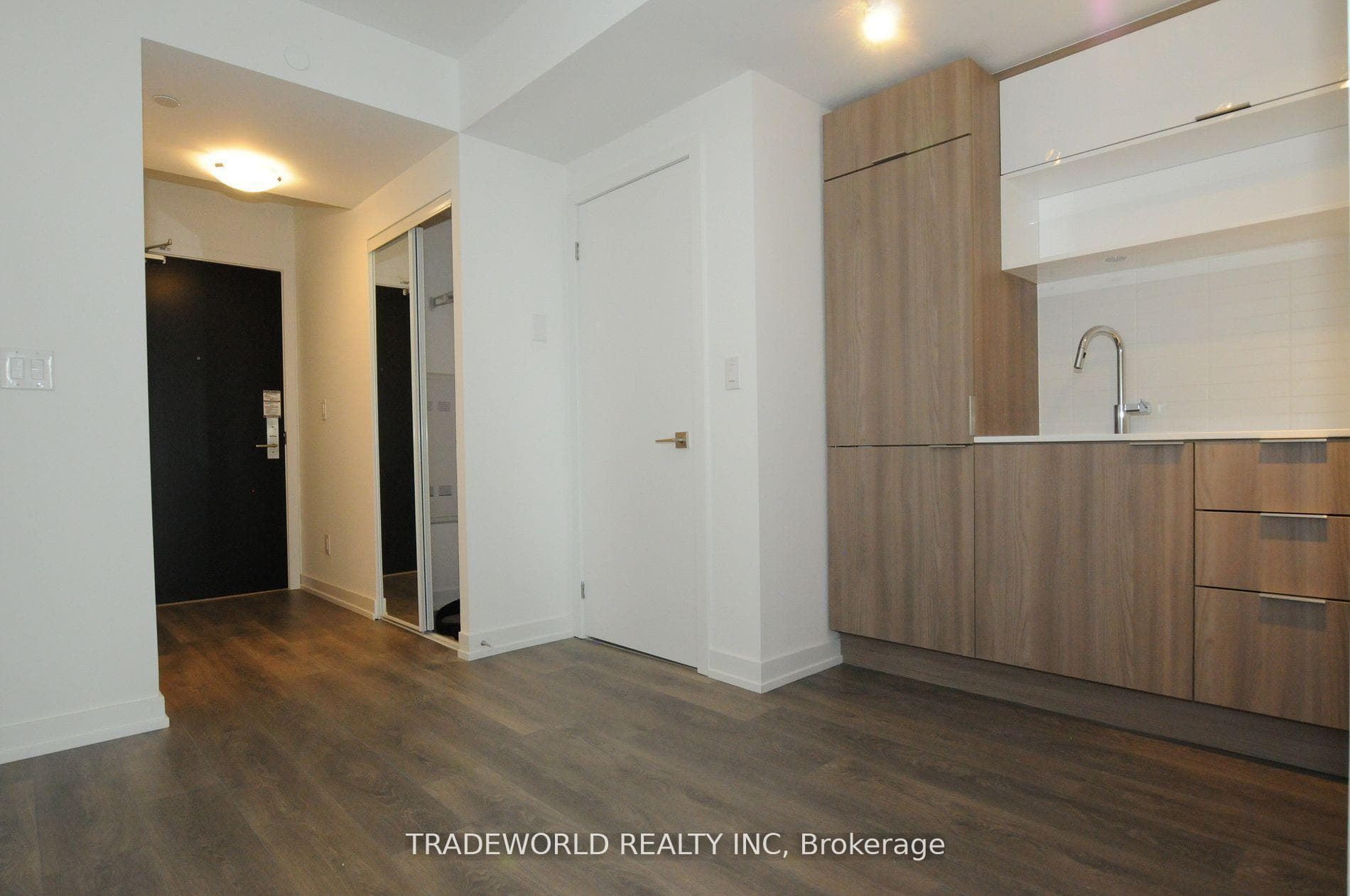 159 Wellesley Street Unit 2202 photo 4