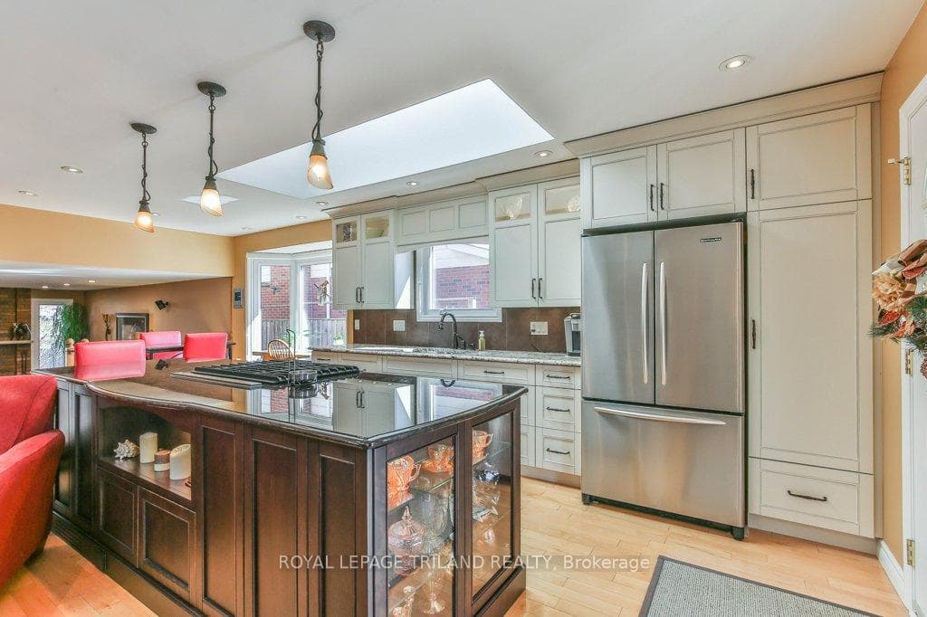 1221 GLENORA Drive photo 12