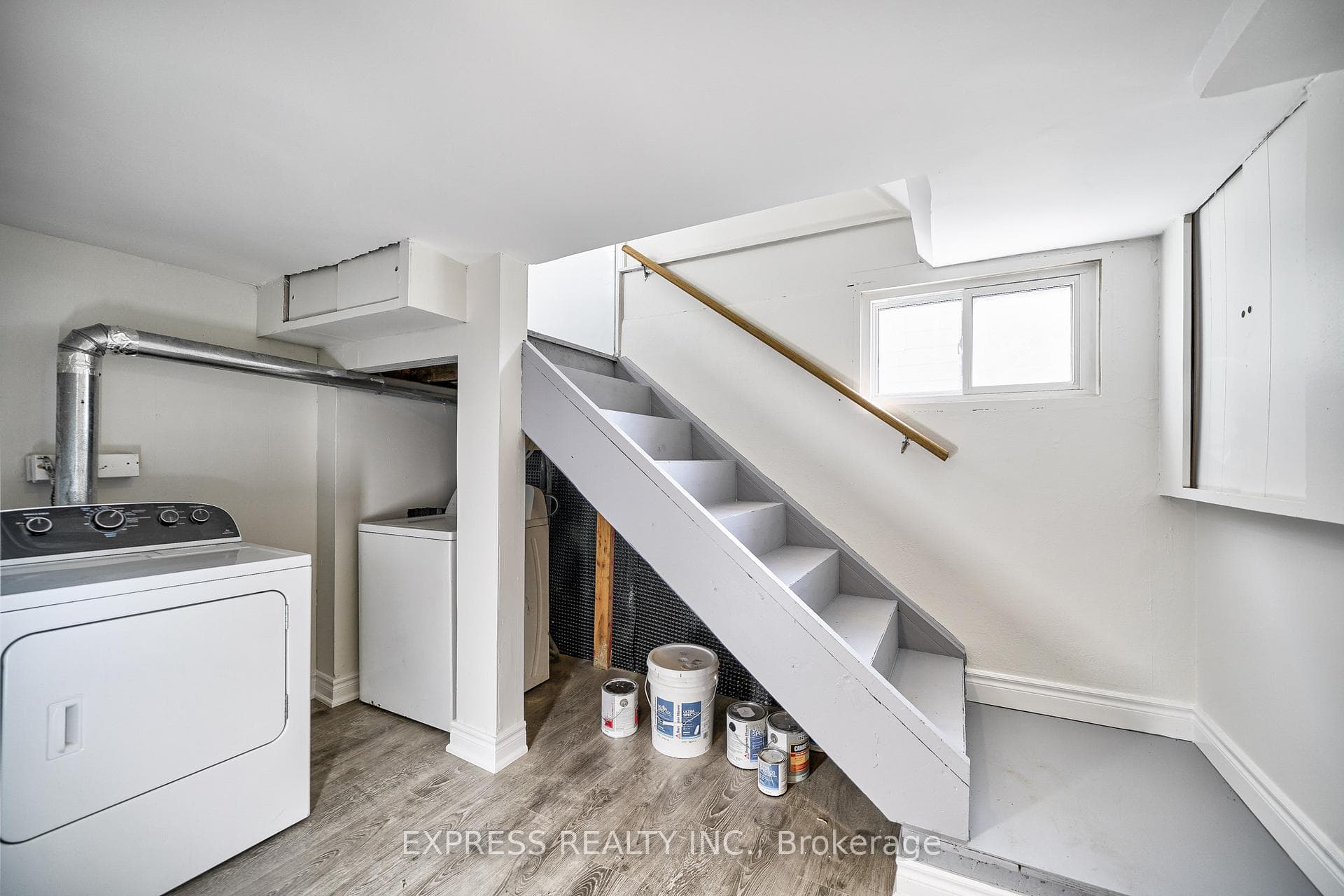 120 Beatrice Street photo 24