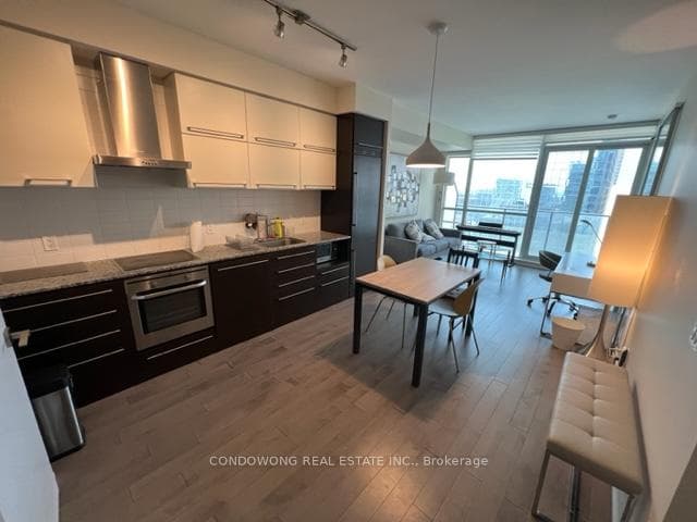 770 Bay Street Unit 1803 photo 2