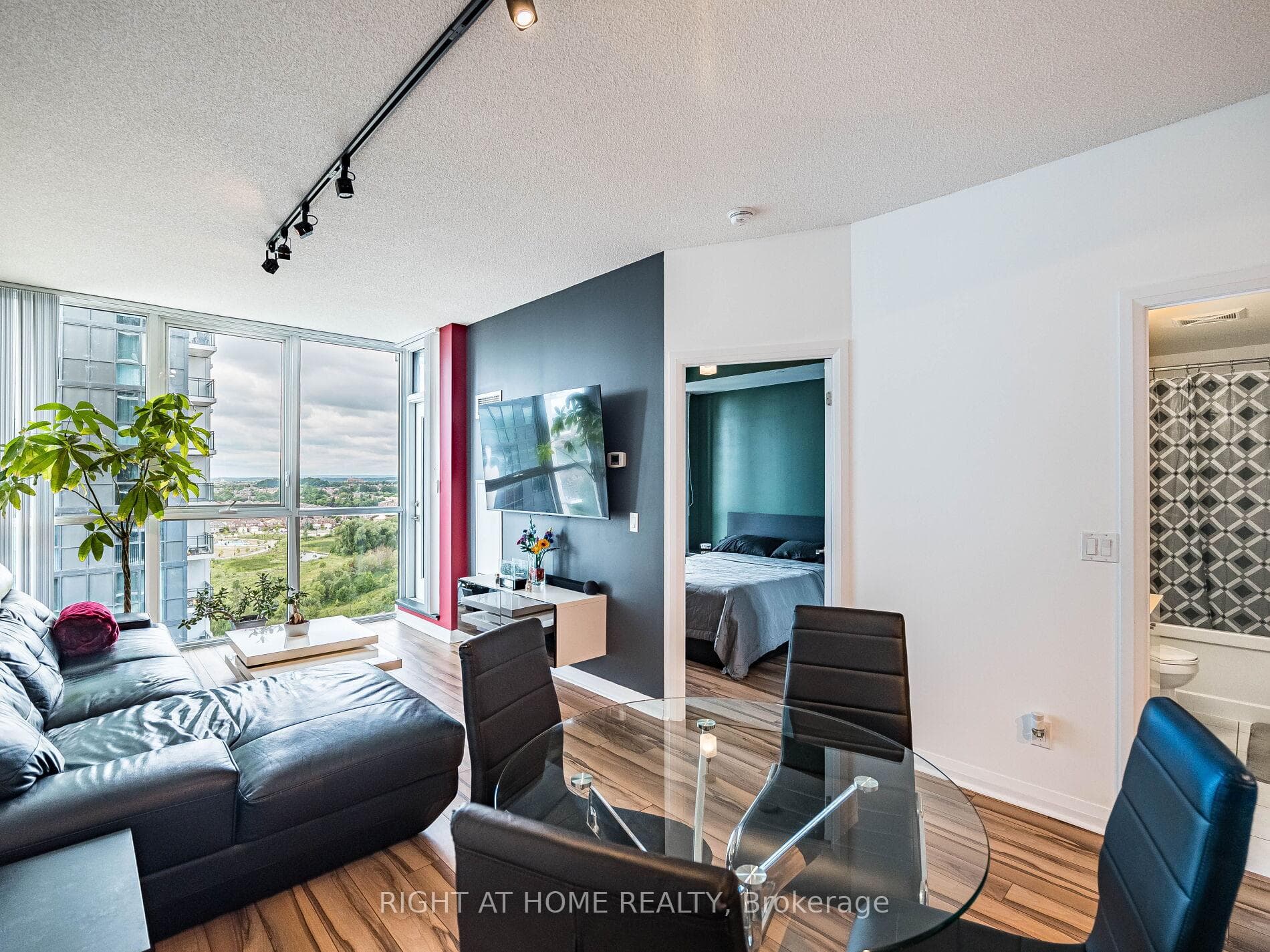 55 Eglinton Avenue Unit 1301 photo 9