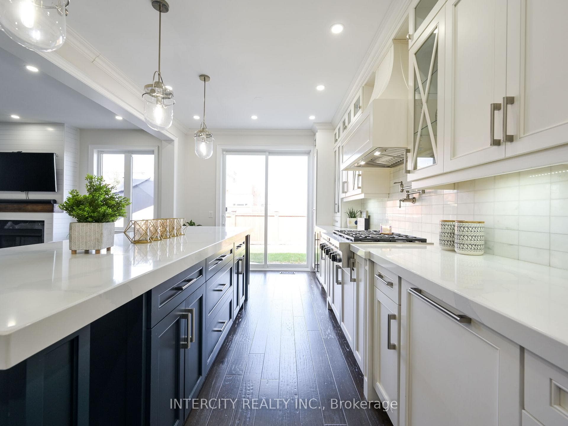 180 Newhouse Boulevard photo 13