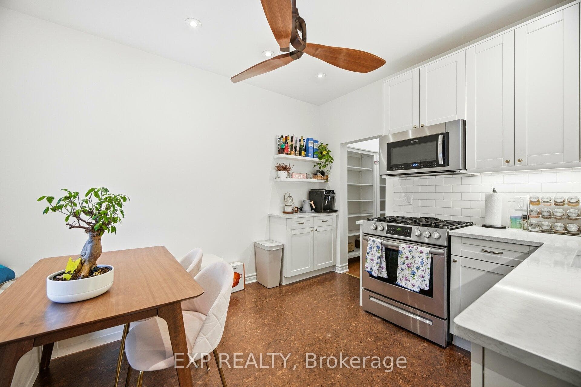 402 Woodfield Road Unit A photo 10