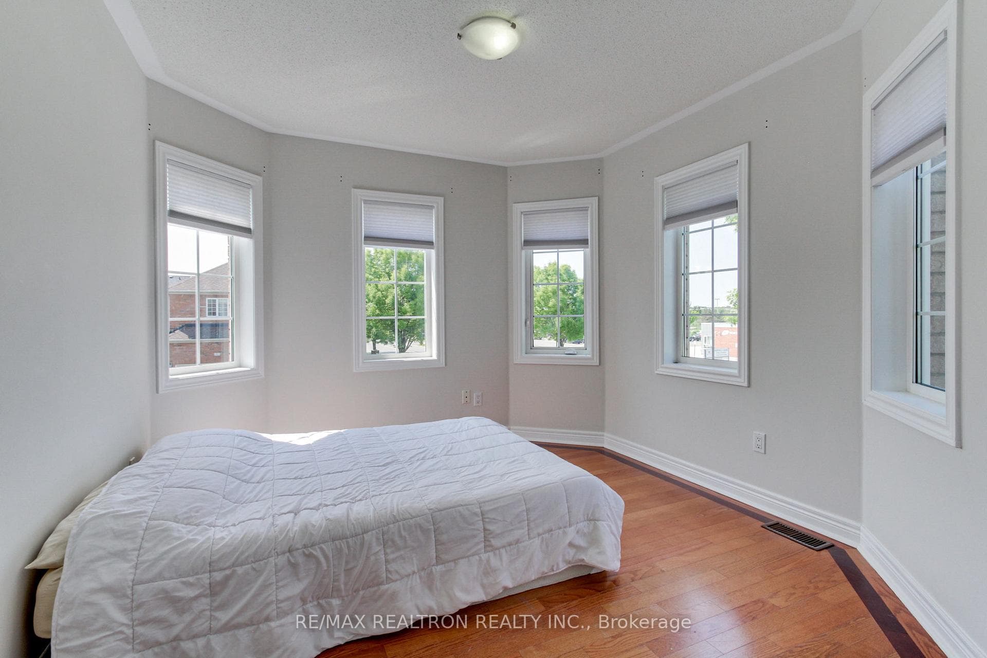 119 Watkins Glen Crescent photo 31