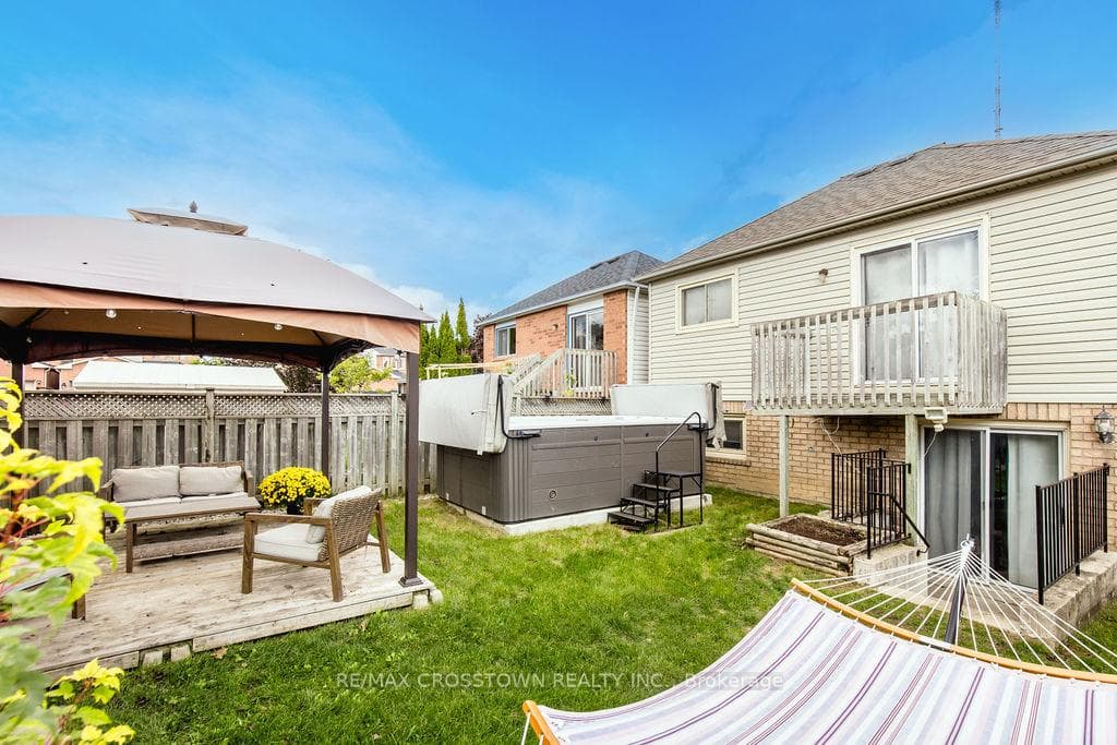 9 Aikens Crescent photo 39