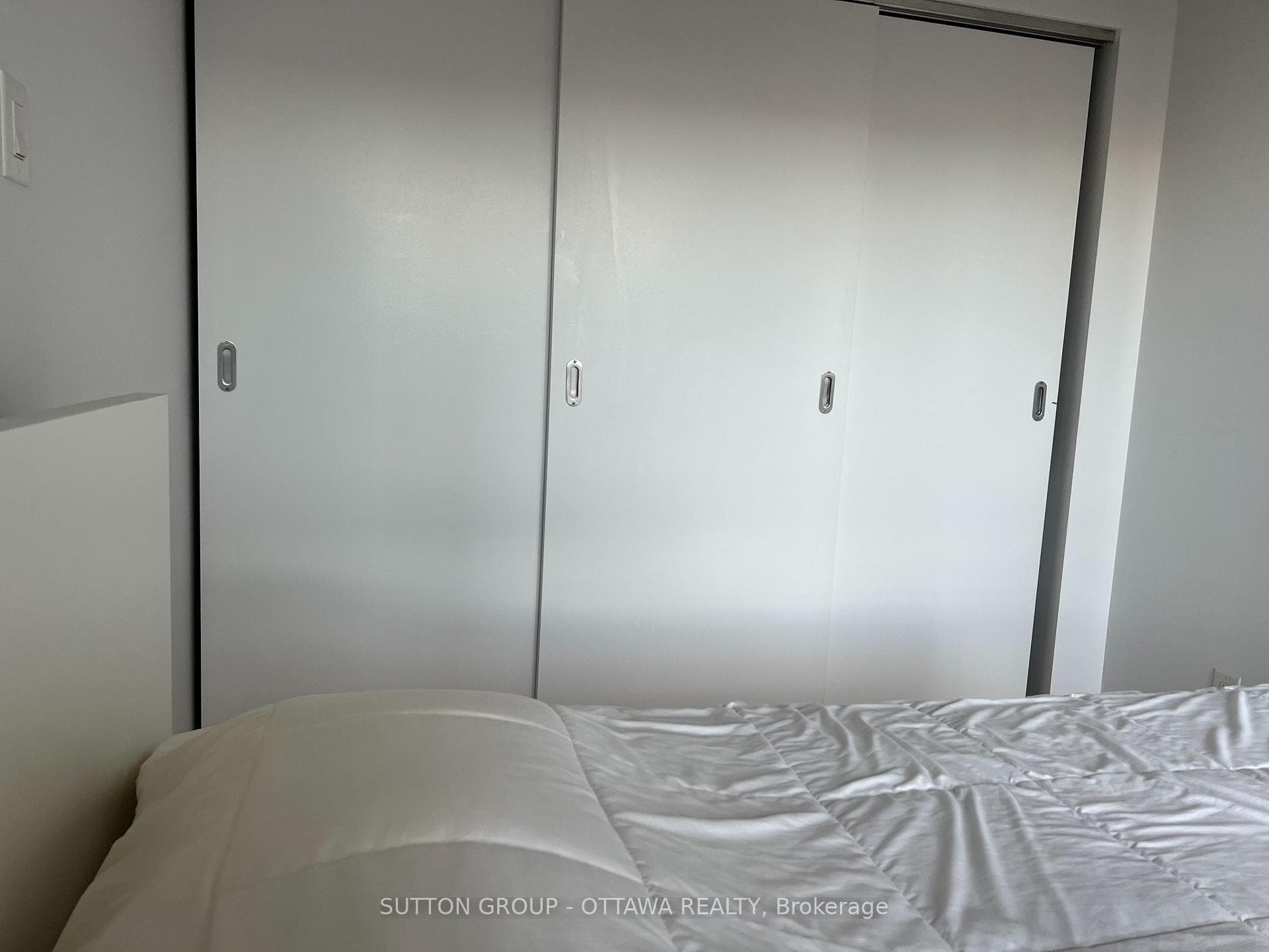 324 Laurier Avenue Unit 1404 photo 11