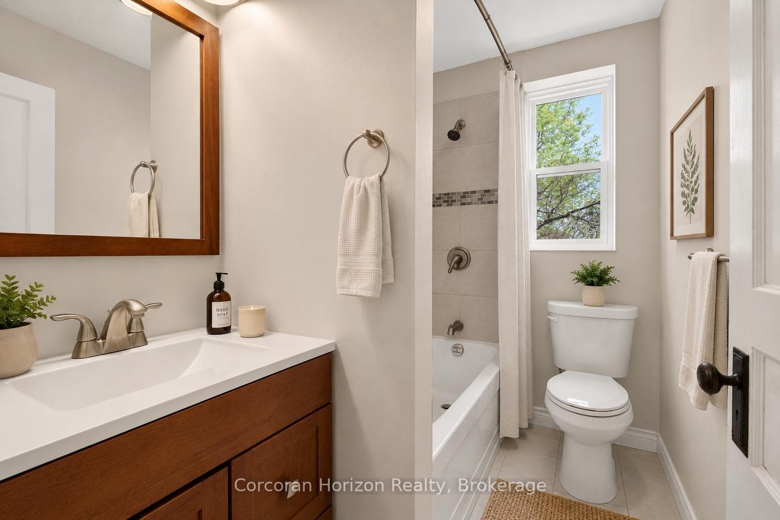 520 John Street photo 38