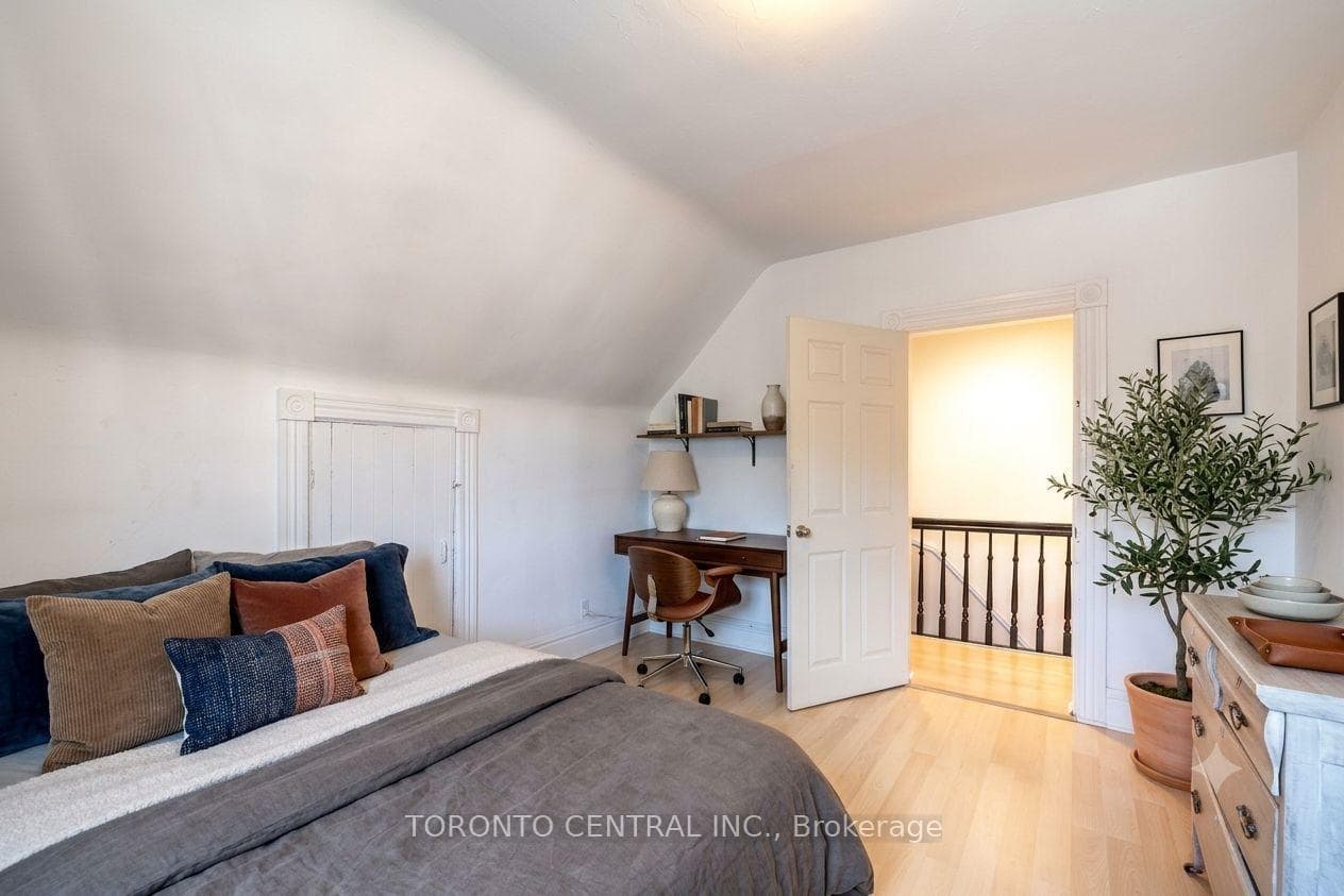 24 Manning Avenue photo 25