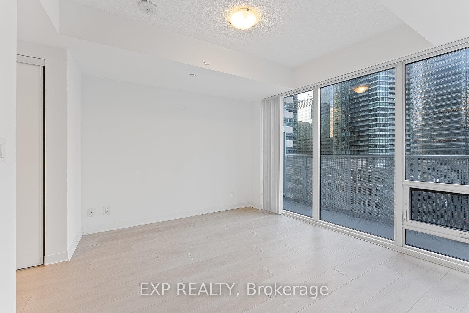 88 Harbour Street Unit 1503 photo 18