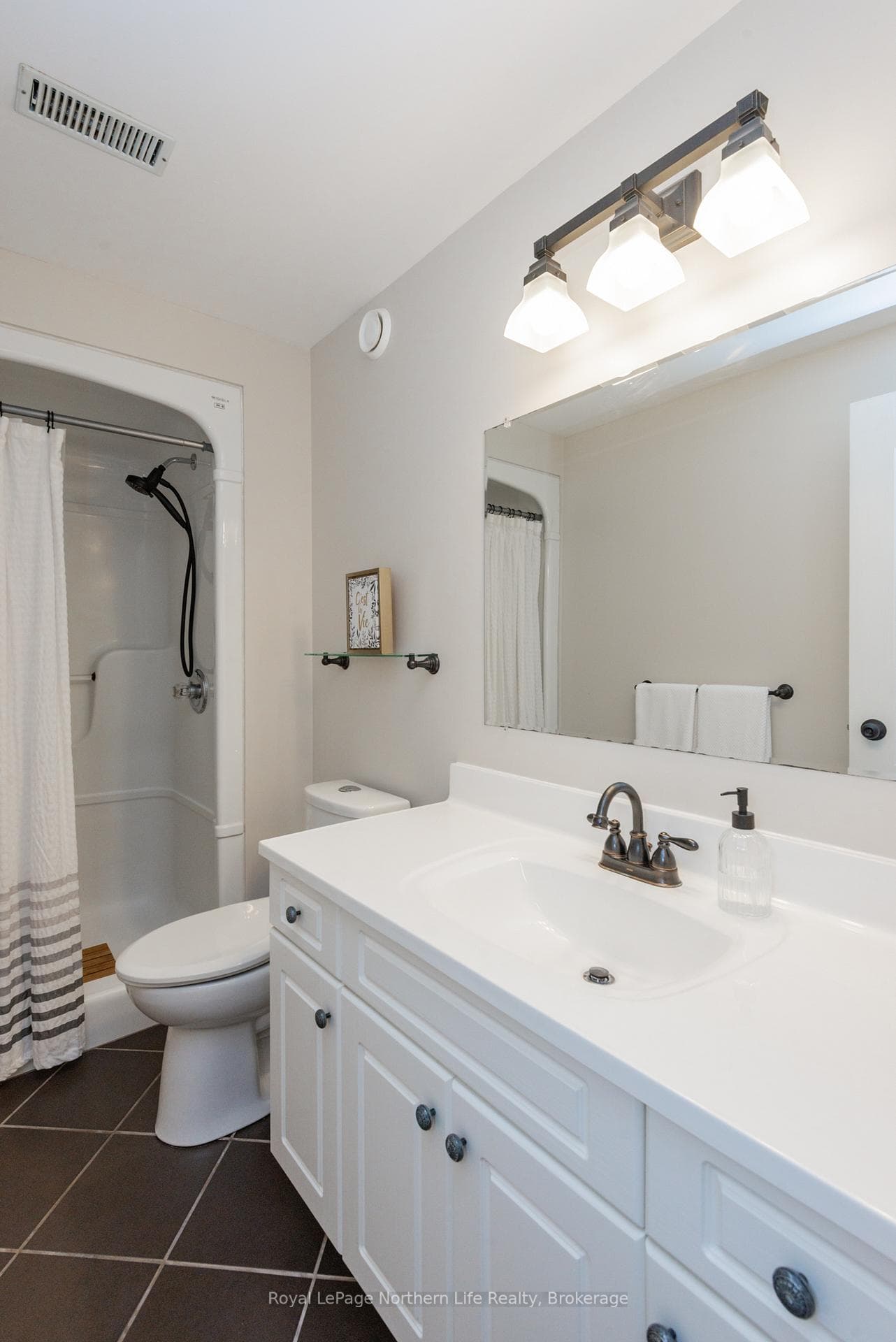 413 Pearce Street photo 37