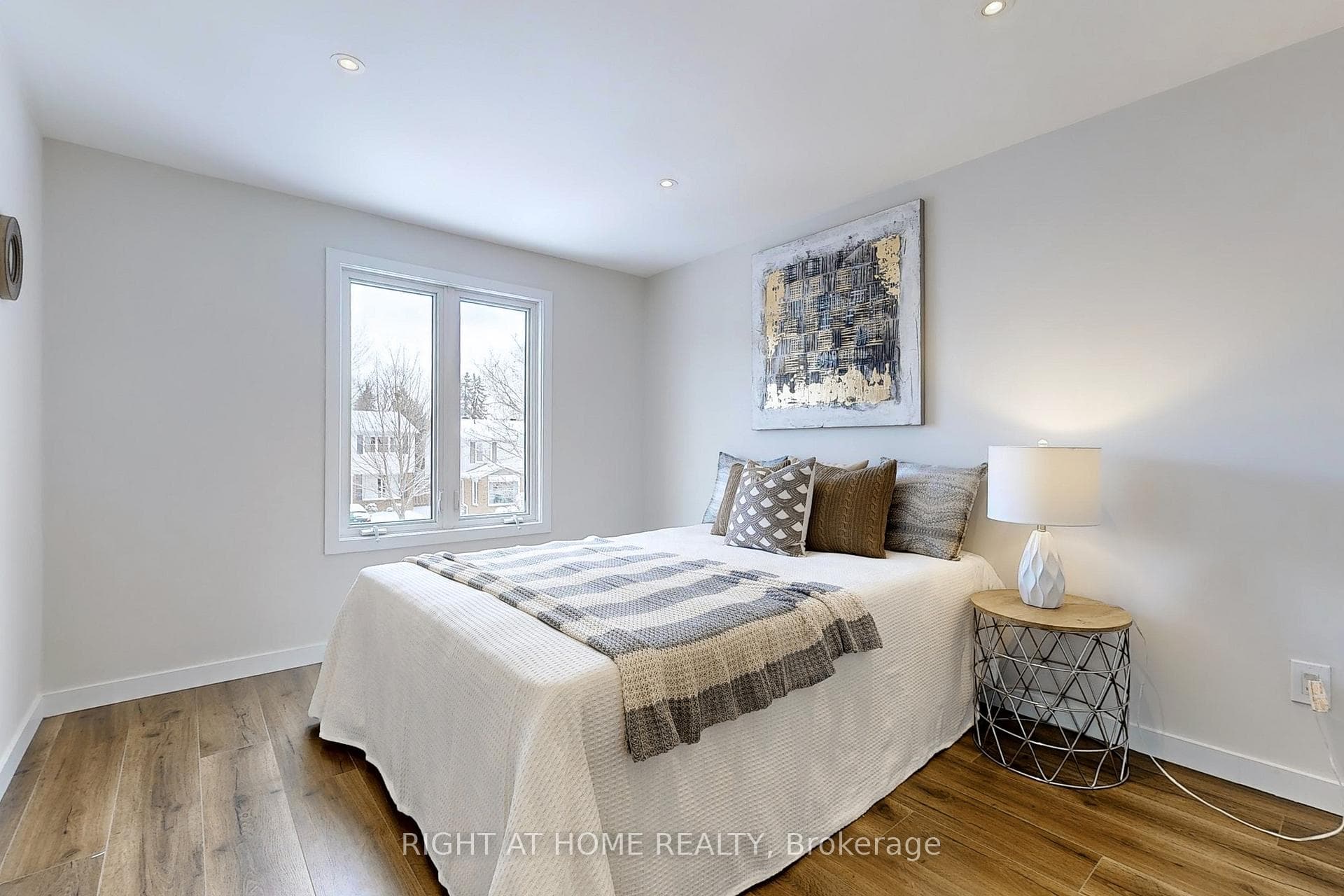 216 Talbot Crescent photo 17