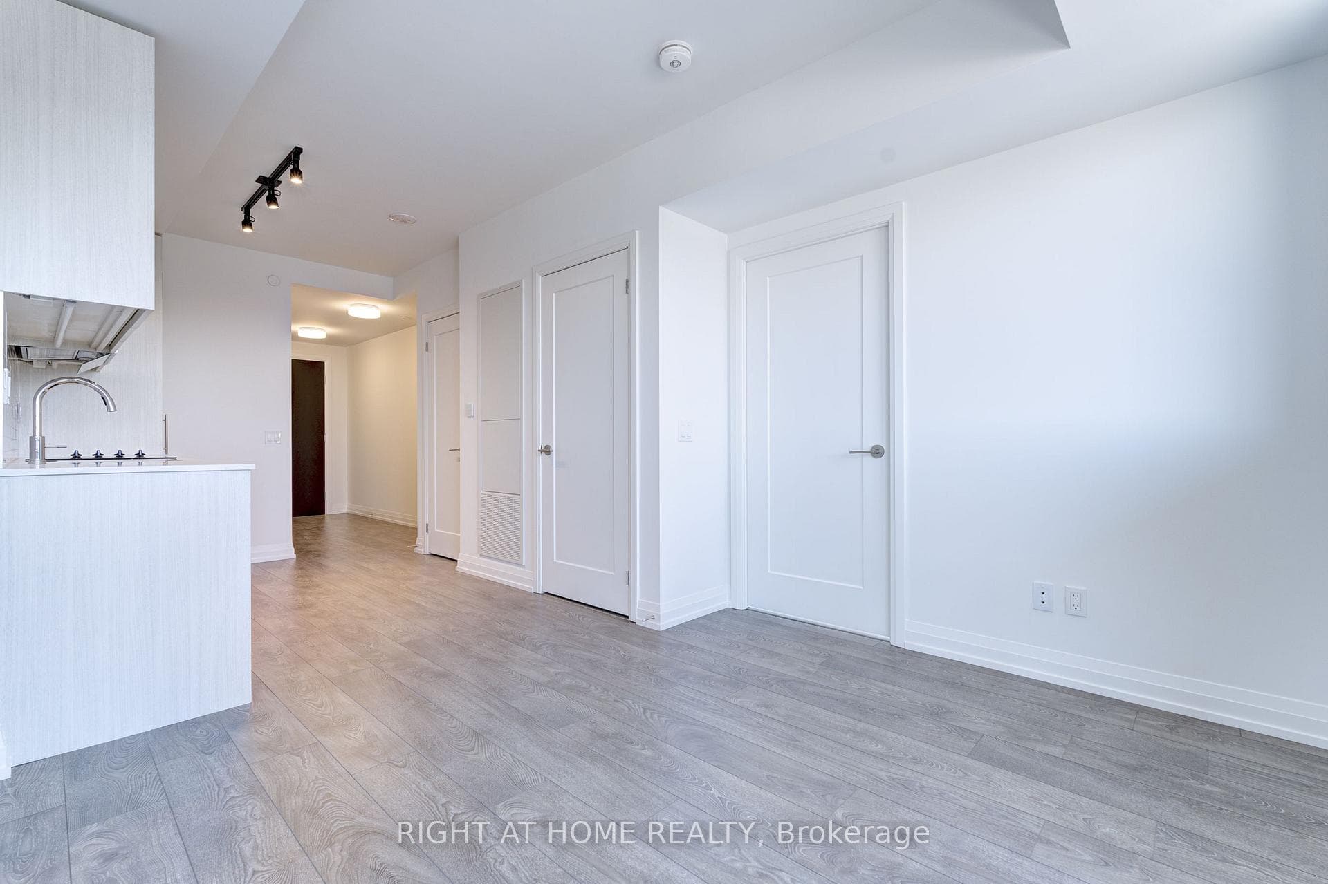 286 Main Street Unit 2009 photo 12