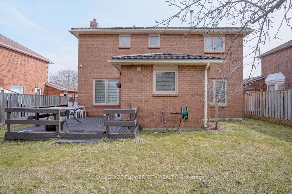 18 Bristol Avenue photo 26