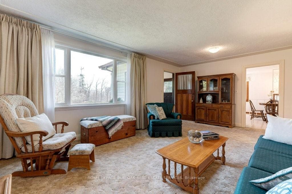 4110 Guelph Line photo 23