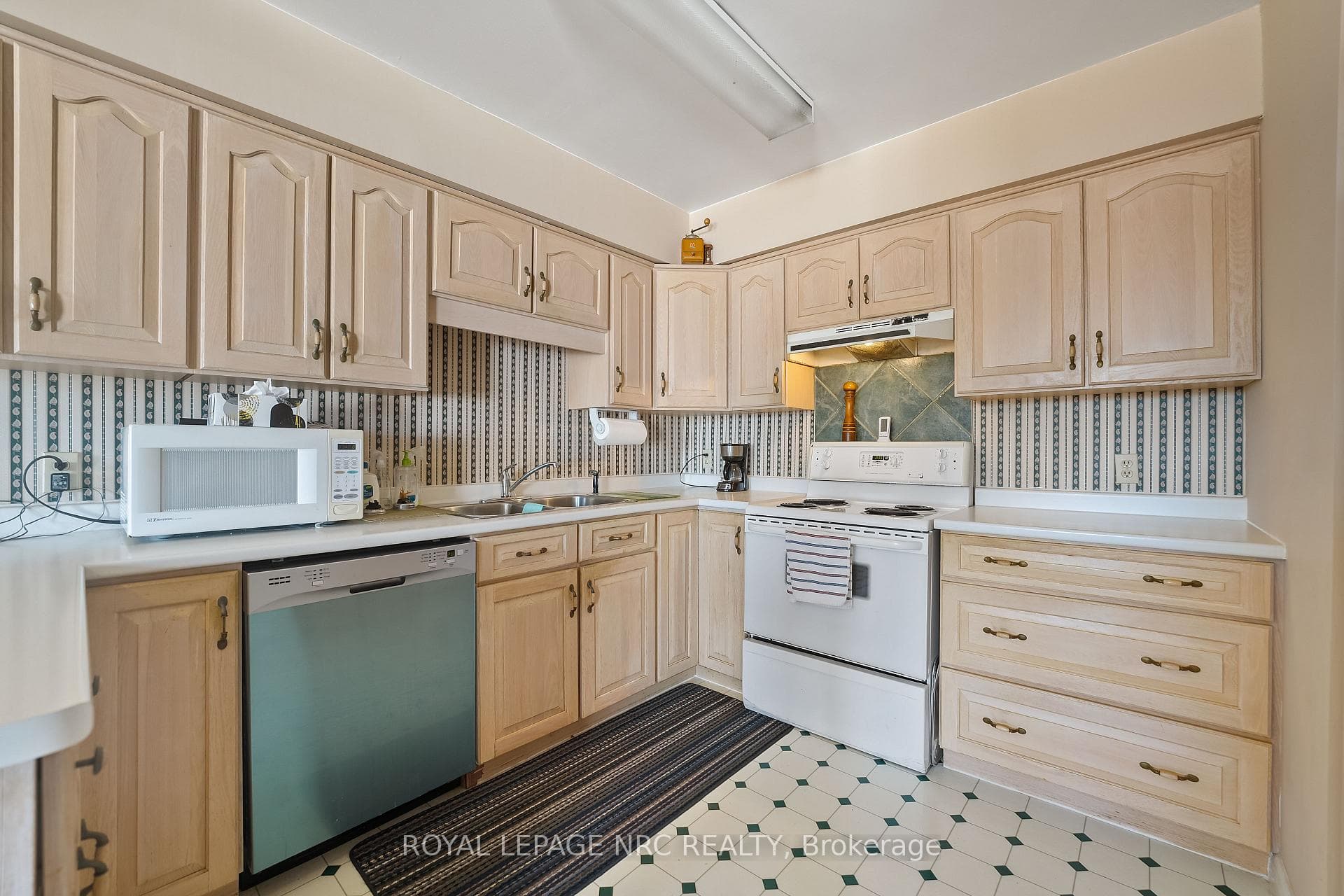 109 BARTLETT Street photo 9
