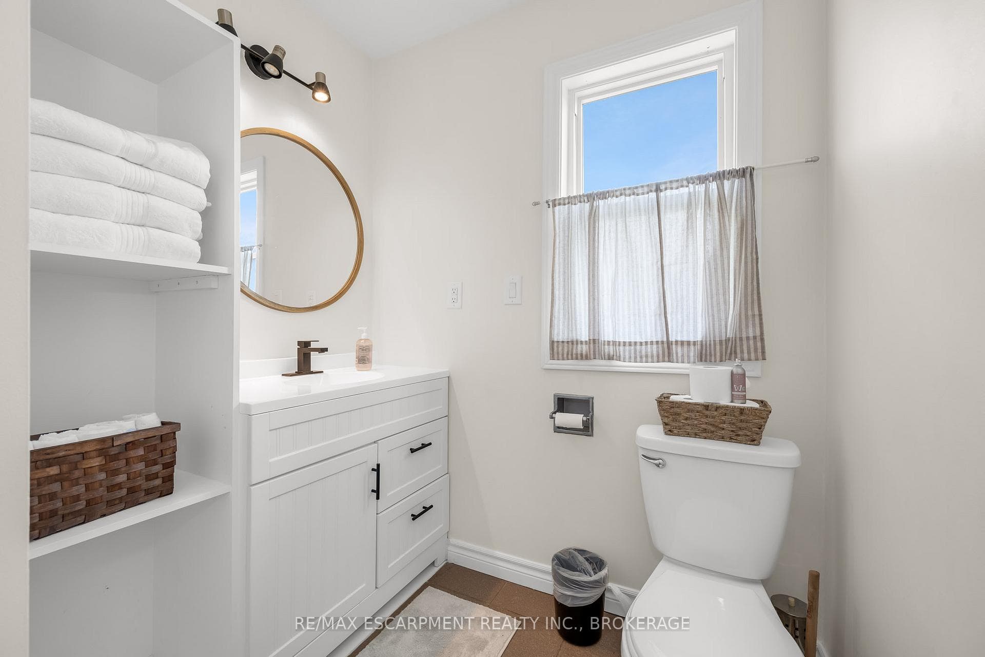 16 GOLDEN Boulevard Unit Main photo 14