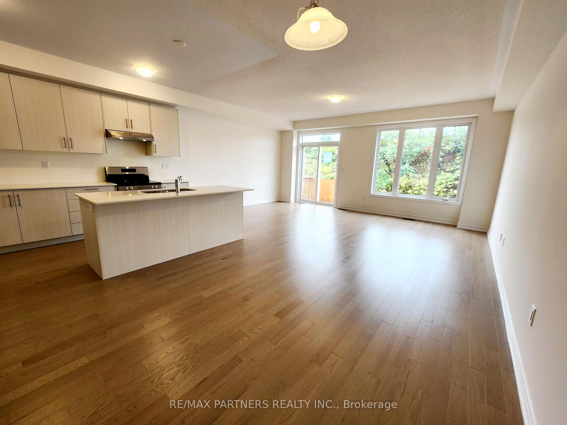 136 Greer Street photo 6