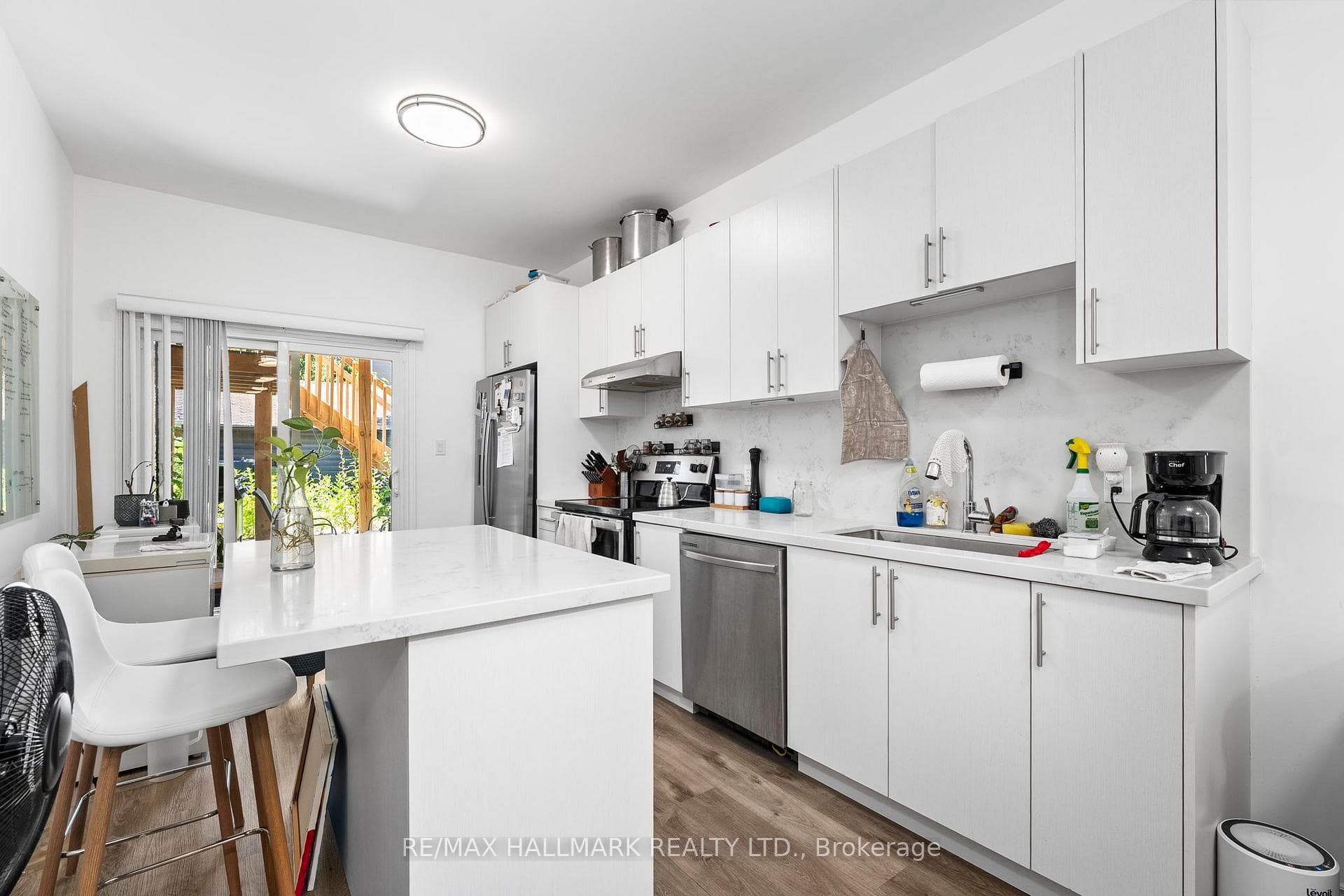 123 Lansdowne Avenue photo 4