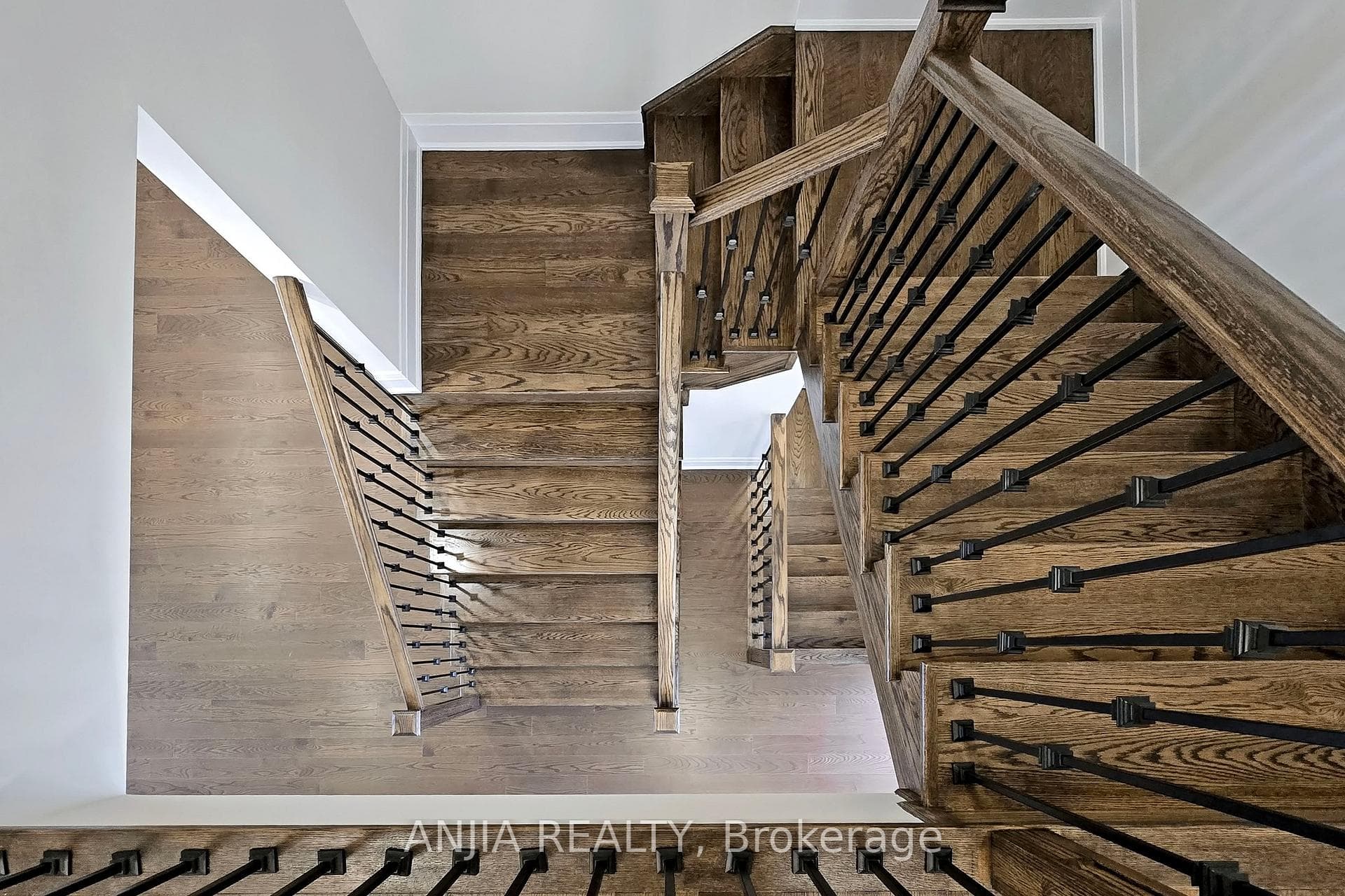 86 Angus Morton Crescent photo 23