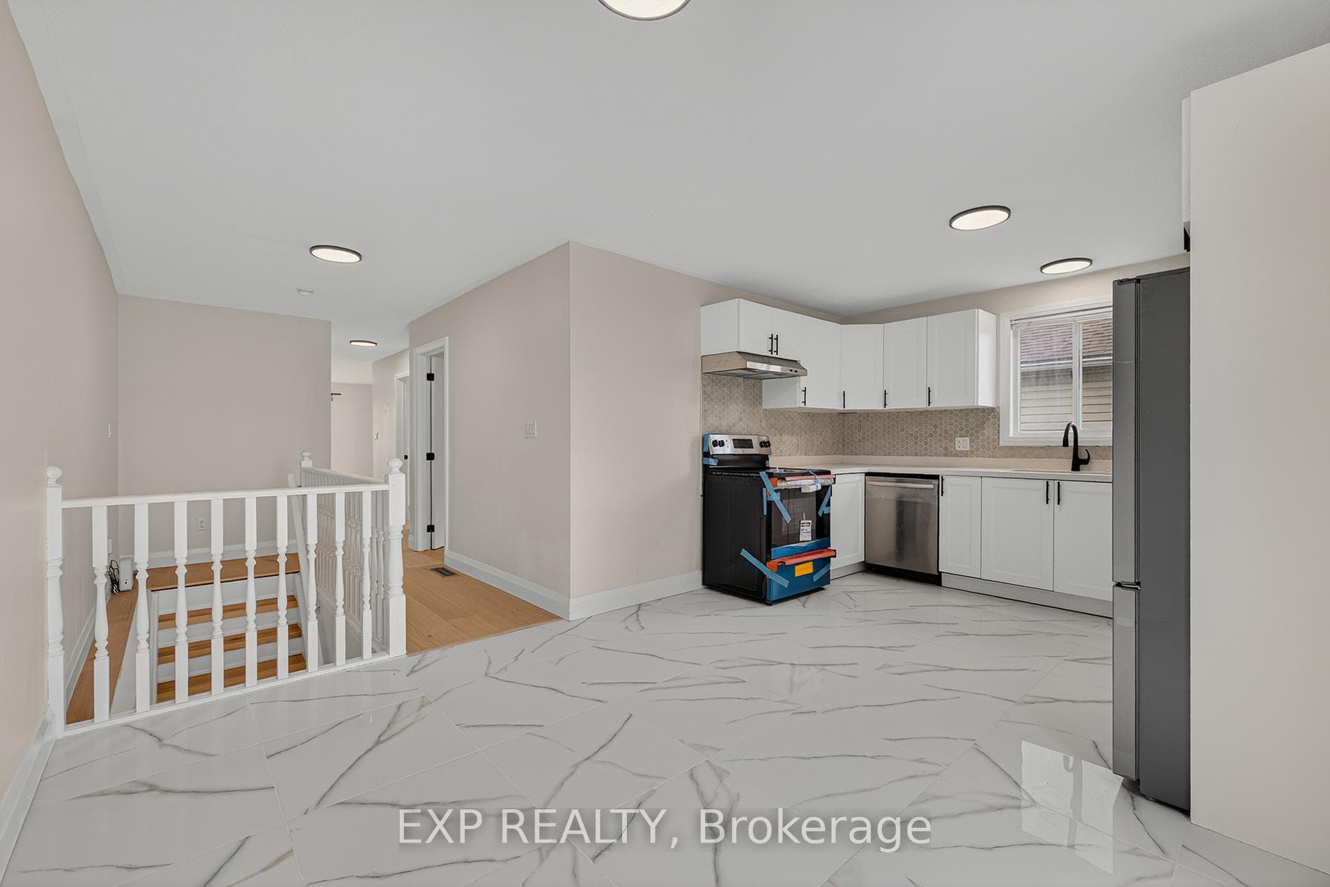 101 Anastasia Crescent photo 6