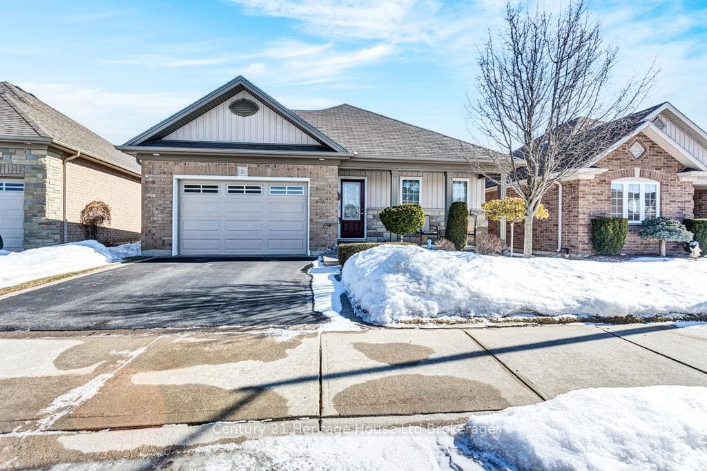 20 Hogarth Drive photo 1