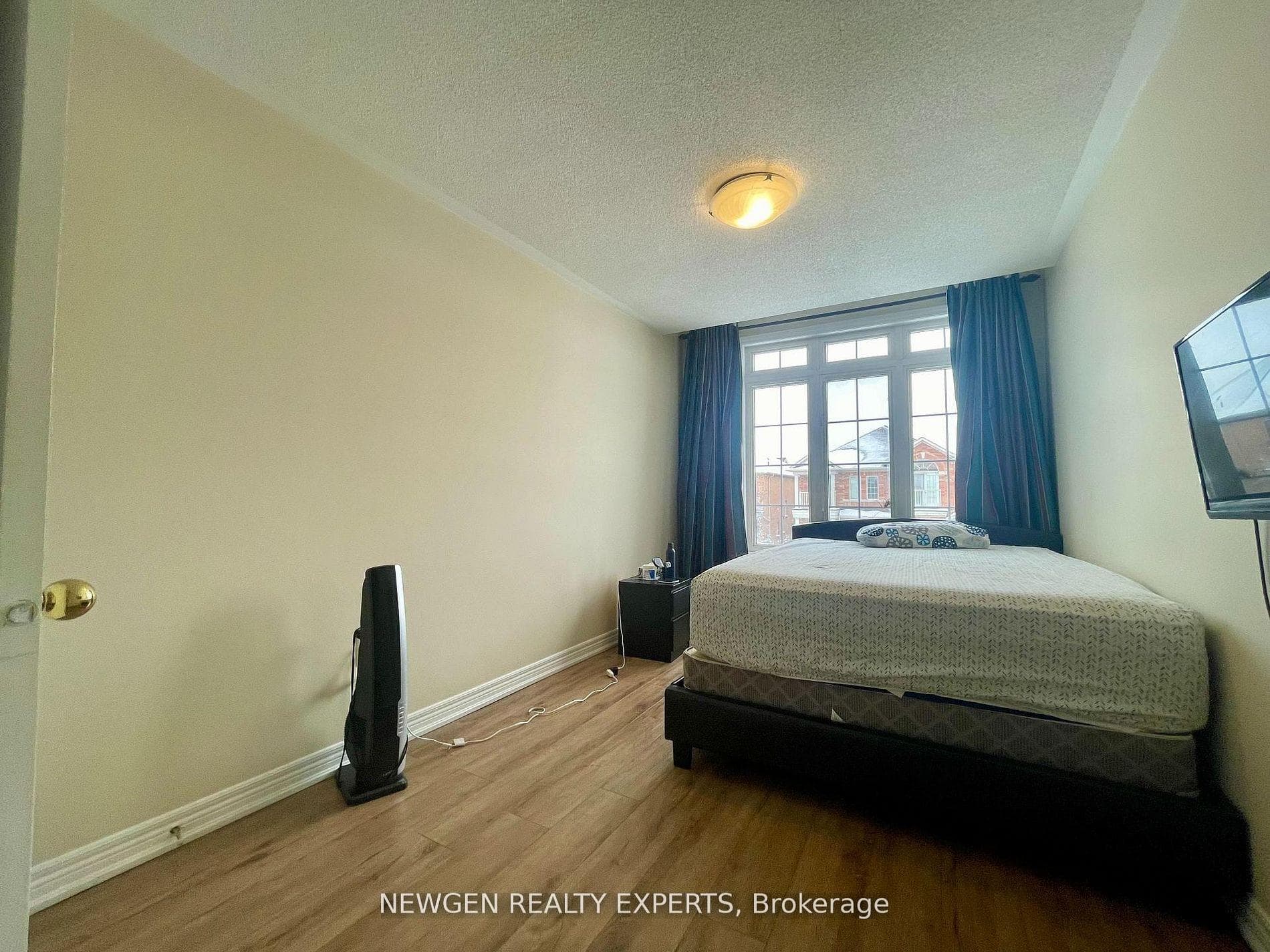 42 Crystalview Crescent Unit #Upper photo 9