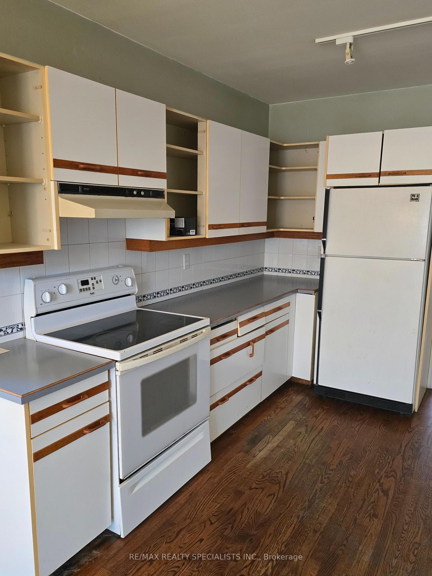 118 Brookside Drive photo 3