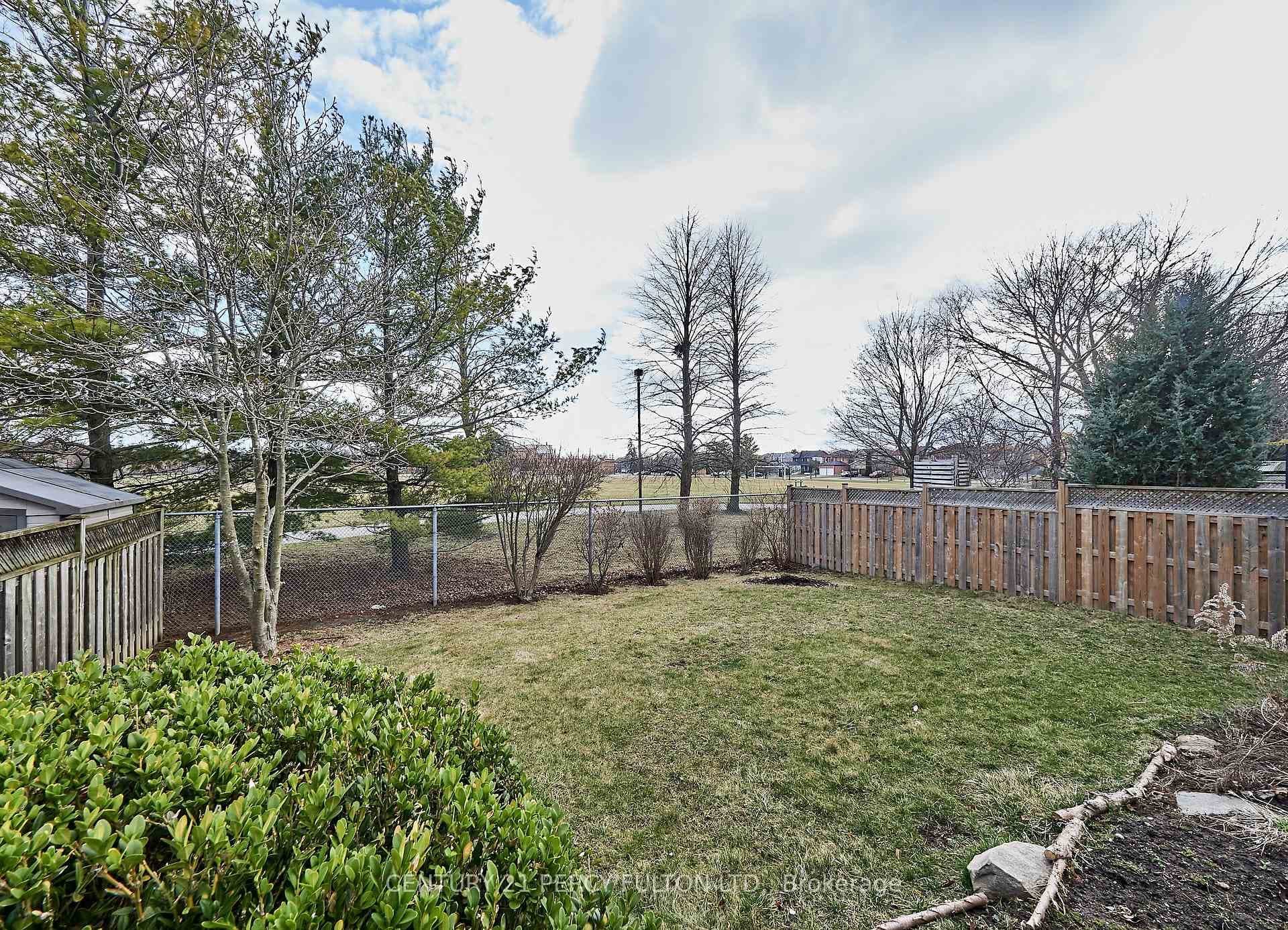 13 Keeble Crescent photo 40
