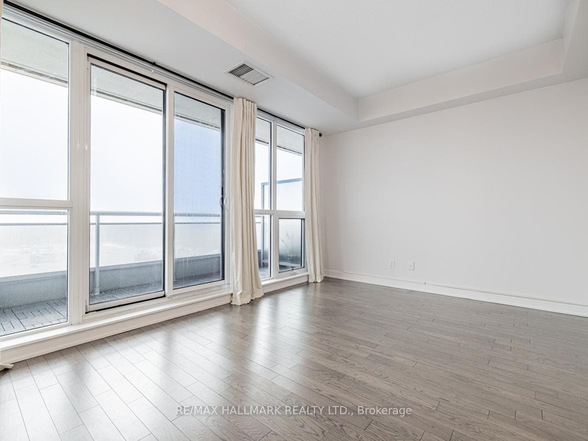 9205 Yonge Street Unit 504 photo 9