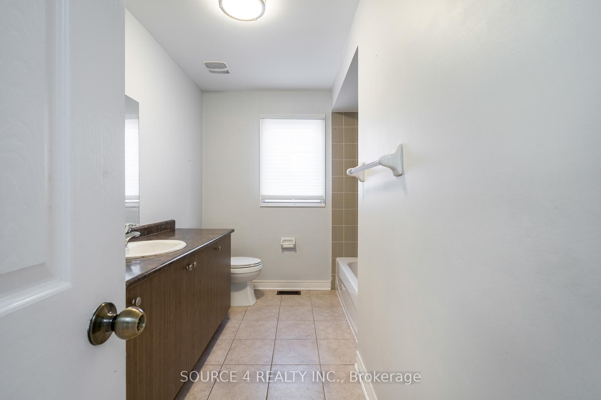 424 Bessborough Drive photo 22