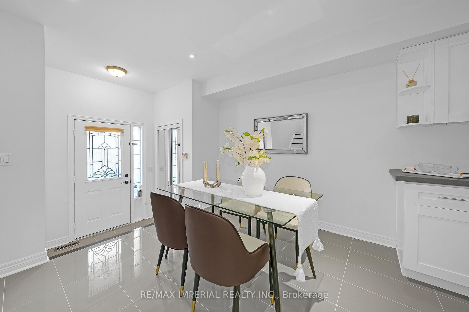 393 Bur Oak Avenue photo 8