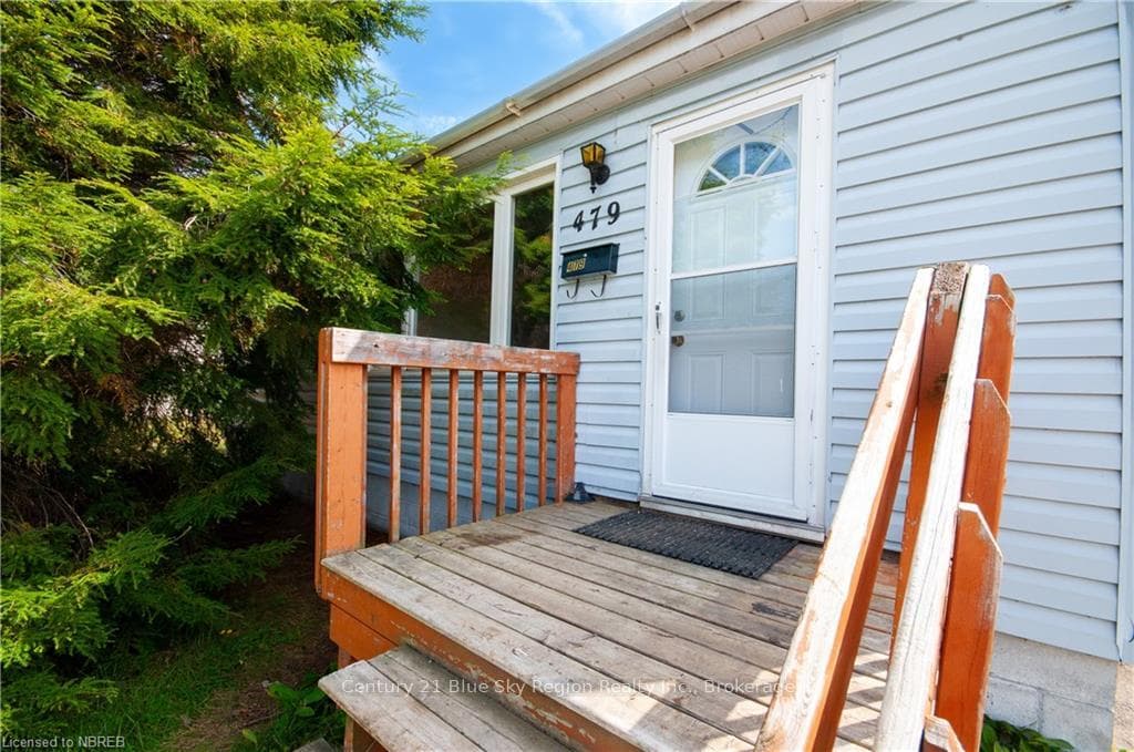 479 ANGUS Avenue photo 2