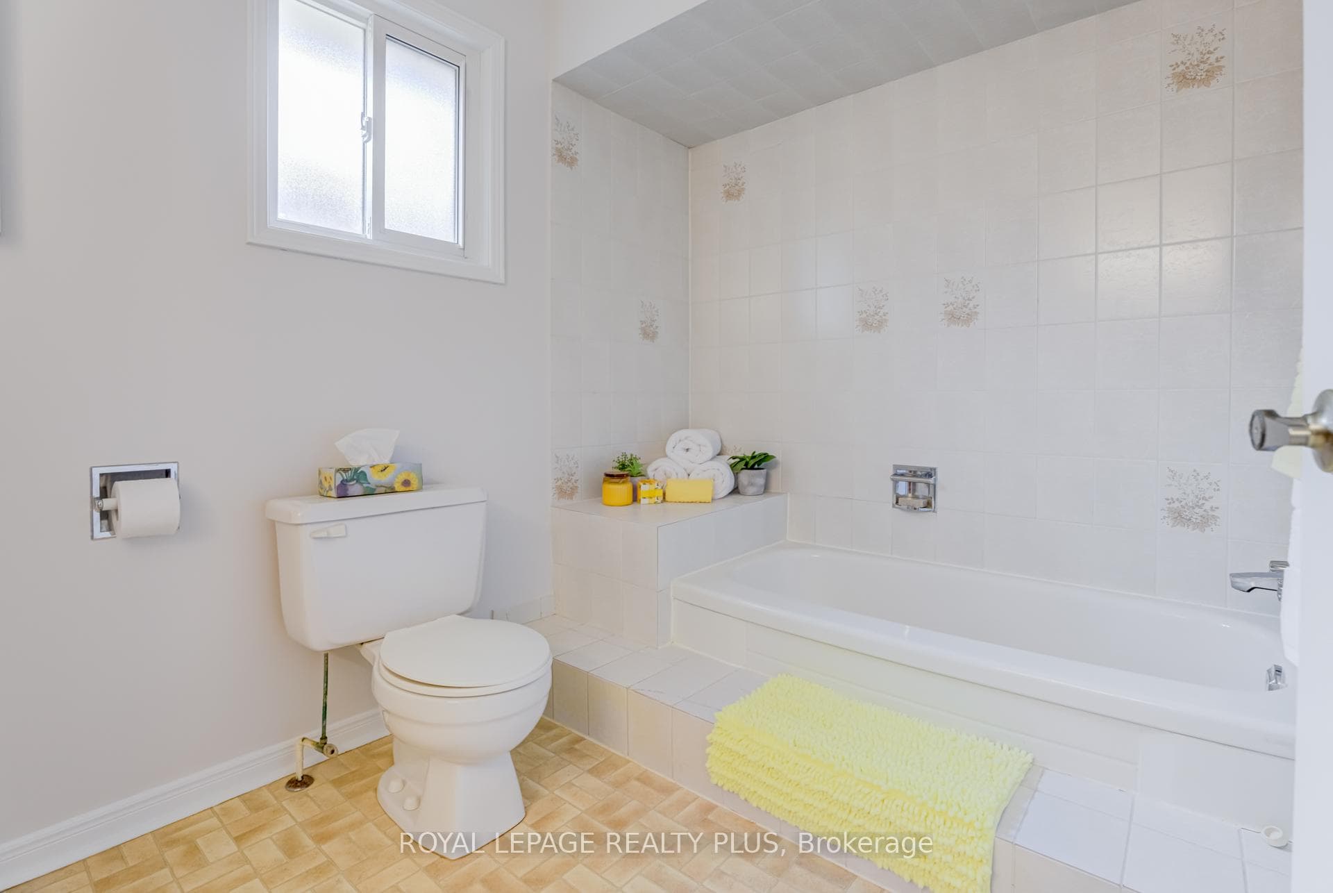Ensuite with step up tub