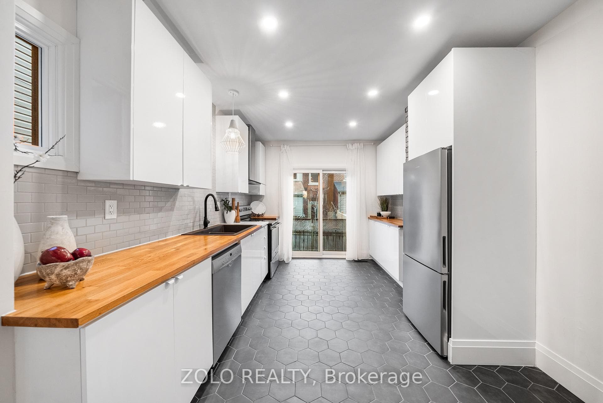 82 Bellwoods Avenue photo 16