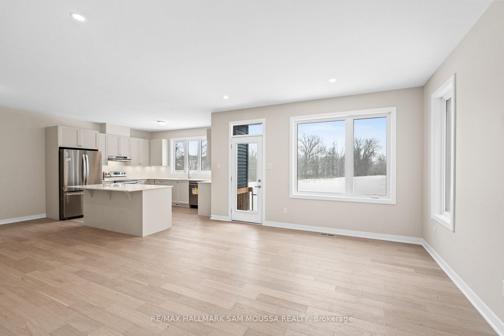 410 Euphoria Crescent photo 9