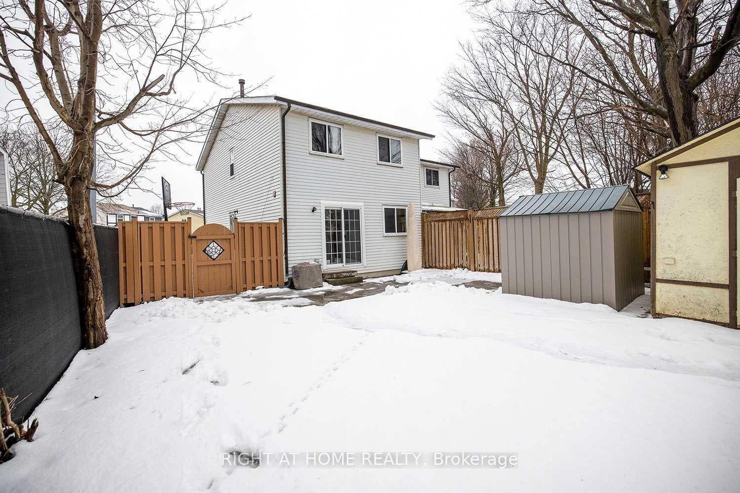 1391 Fenelon Crescent photo 20