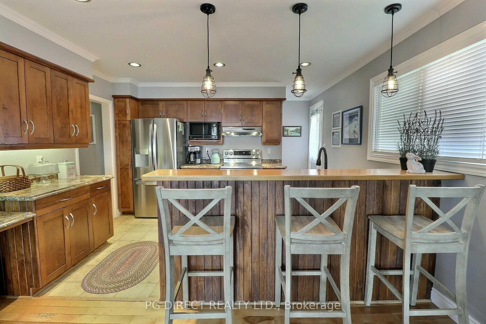 19 Manor Drive photo 4