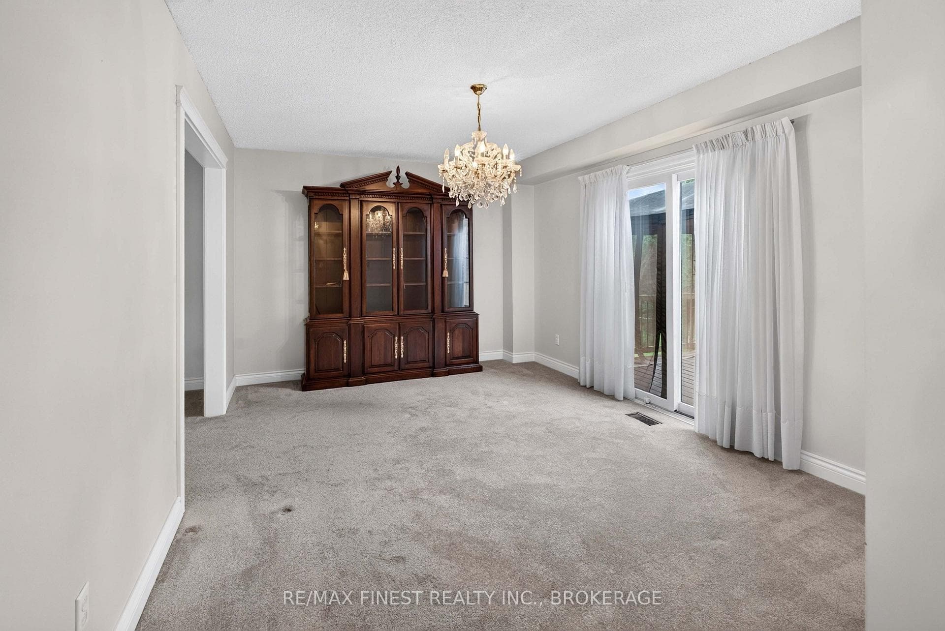 886 Bridle Path Crescent photo 8