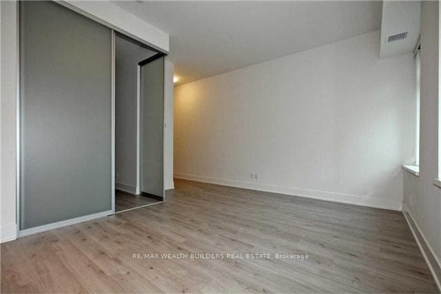 111 St Clair Avenue Unit 328 photo 3