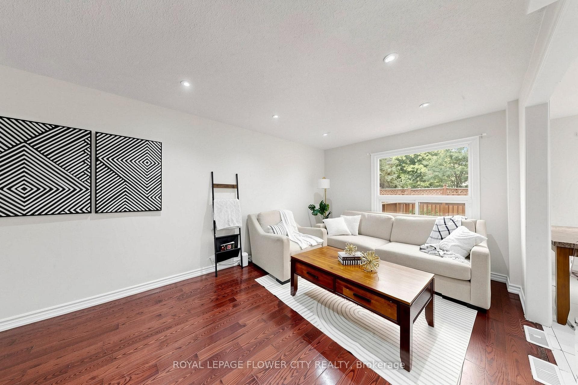 116 Flowertown Avenue photo 11