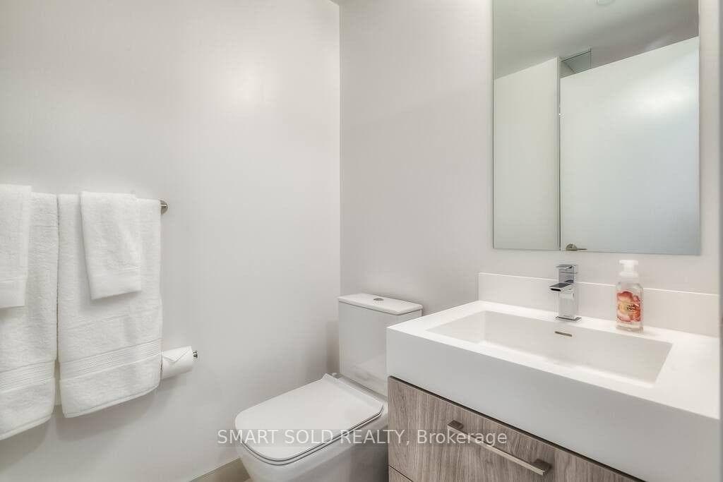 1 Yorkville Avenue Unit 2211 photo 9