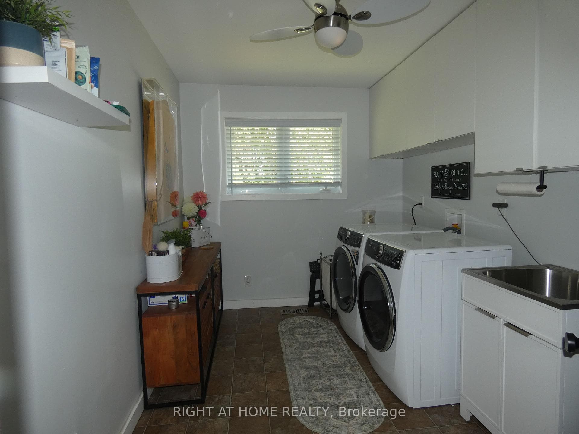407 KING Street photo 11