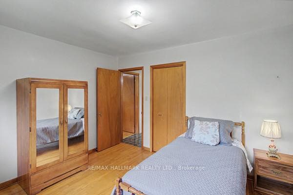 17 Chalet Road photo 14