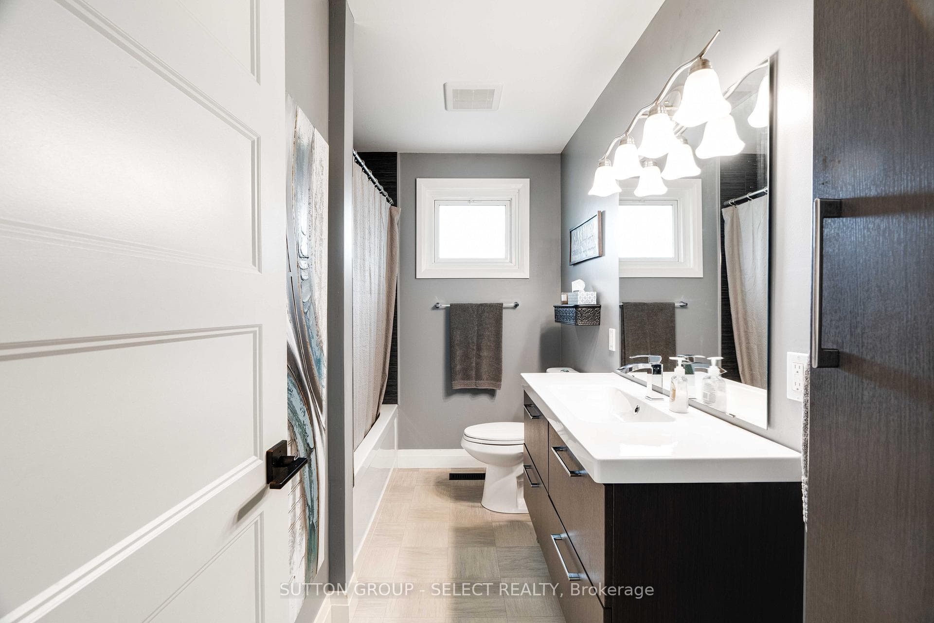 Main Floor Full Bathroom
