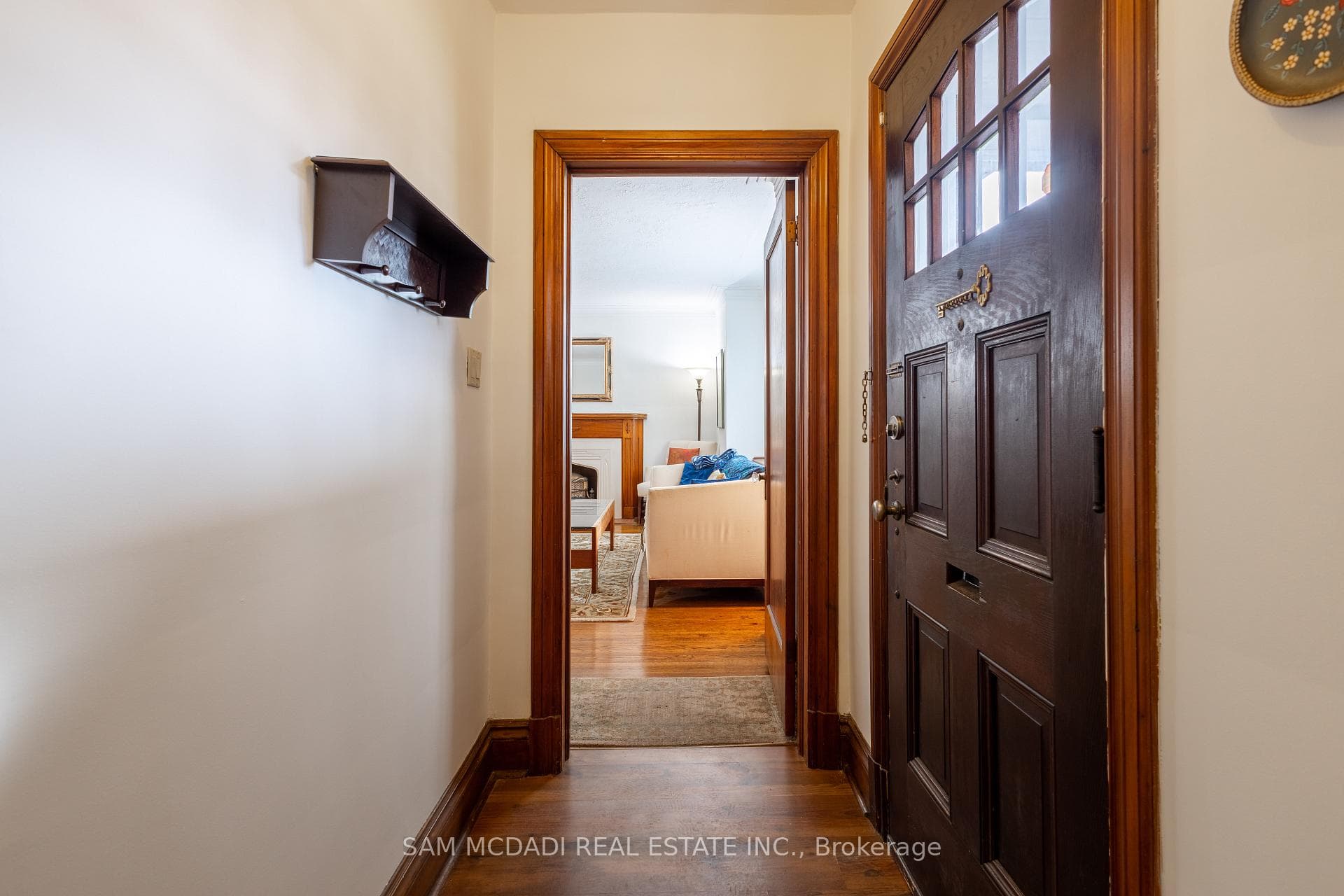 11 Brant Avenue photo 6